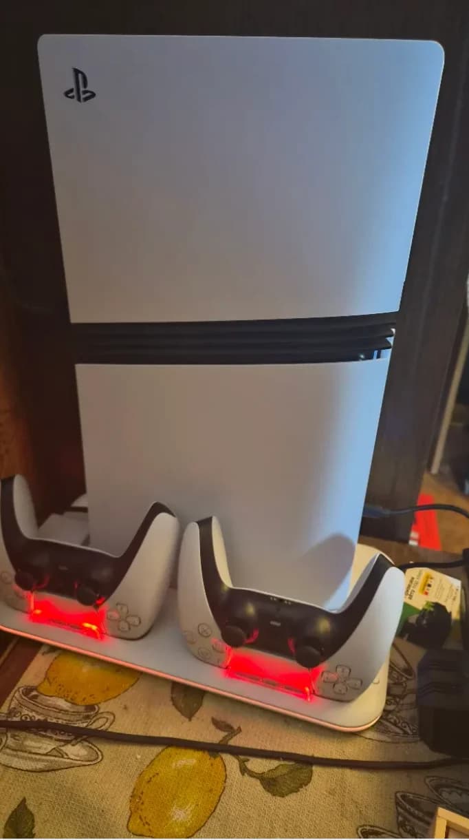PlayStation 5 с двумя джойстиками