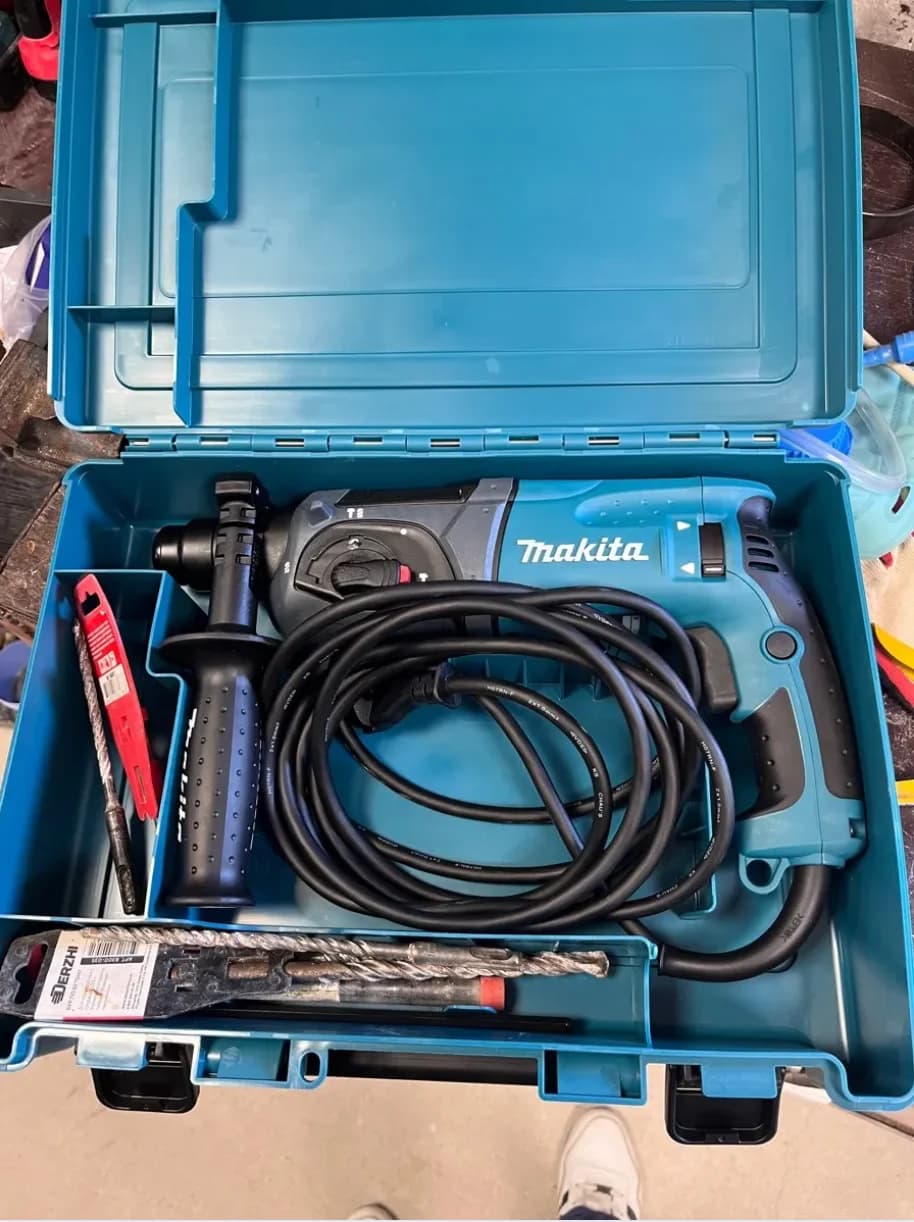 Перфоратор Makita HR2470