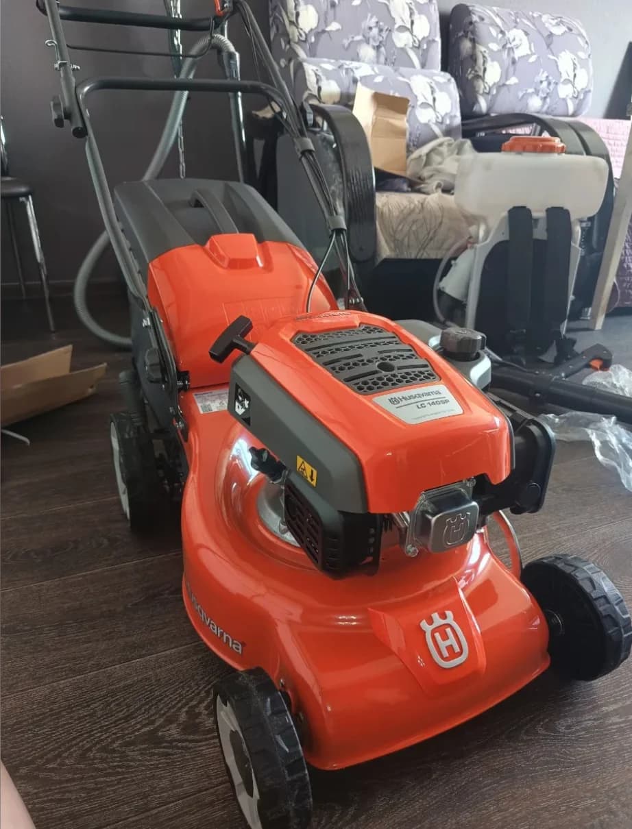 Газонокосилка бензиновая Husqvarna LC 140