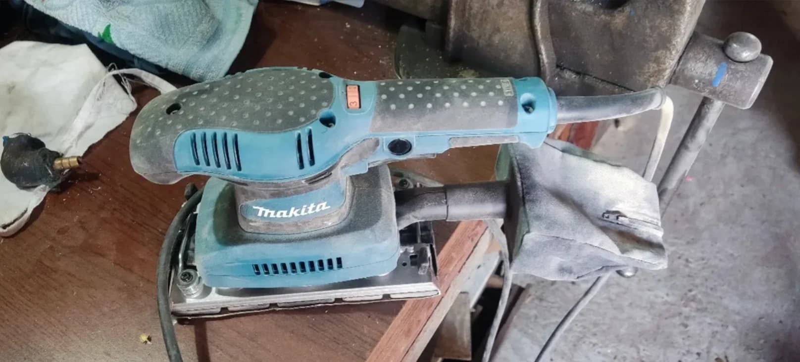 Виброшлифмашина Makita BO3711
