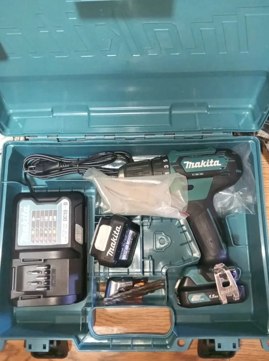 Шуруповёрт Makita DF333D с двумя АКБ